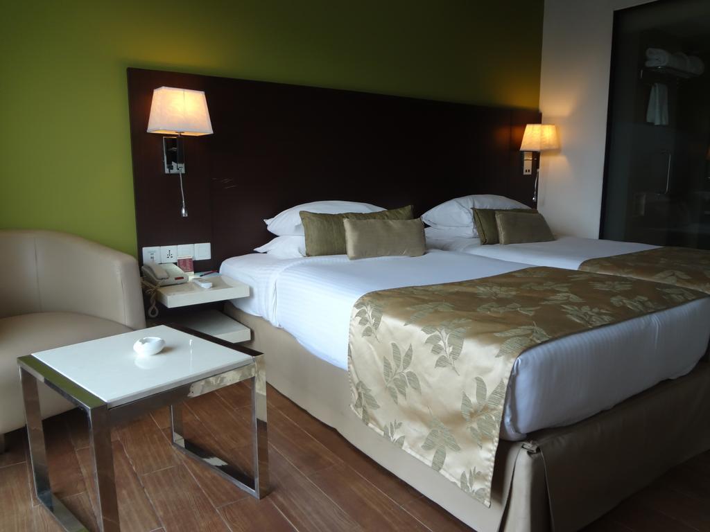 Ramee Grand Hotel And Spa, Pune Exterior photo
