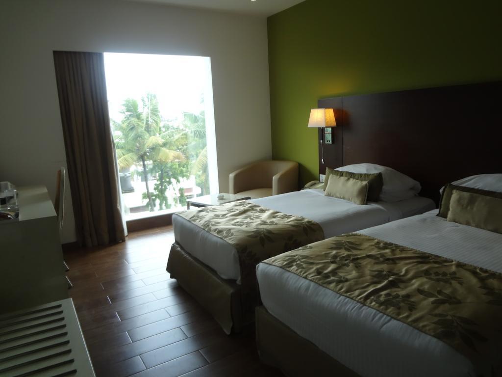 Ramee Grand Hotel And Spa, Pune Exterior photo