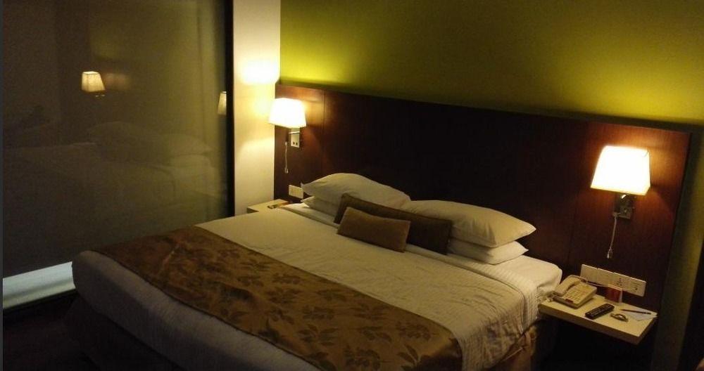 Ramee Grand Hotel And Spa, Pune Exterior photo