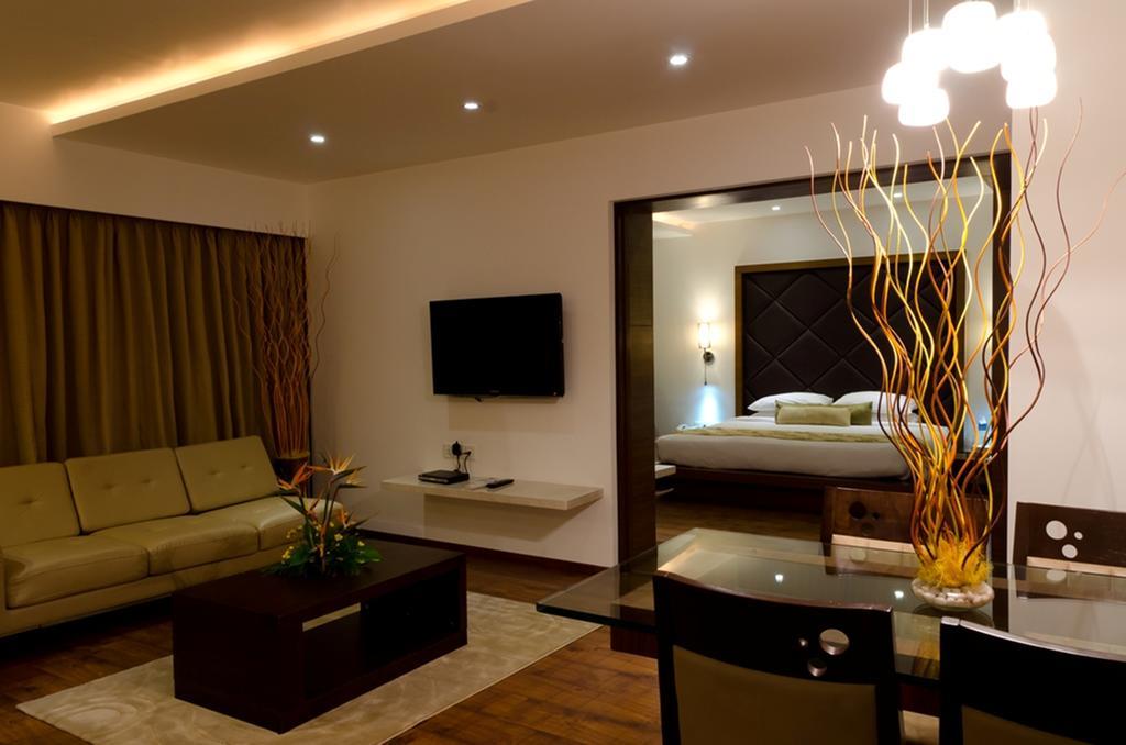 Ramee Grand Hotel And Spa, Pune Exterior photo