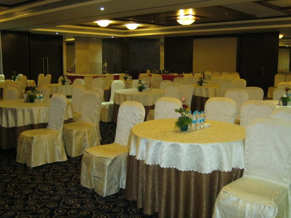 Ramee Grand Hotel And Spa, Pune Exterior photo