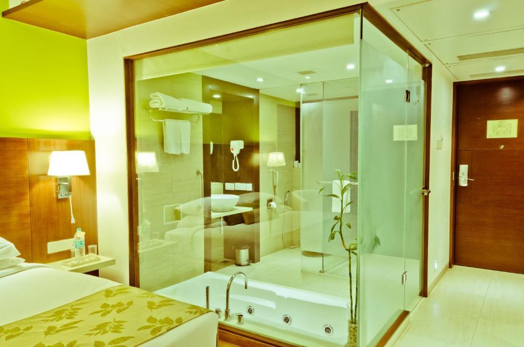 Ramee Grand Hotel And Spa, Pune Room photo
