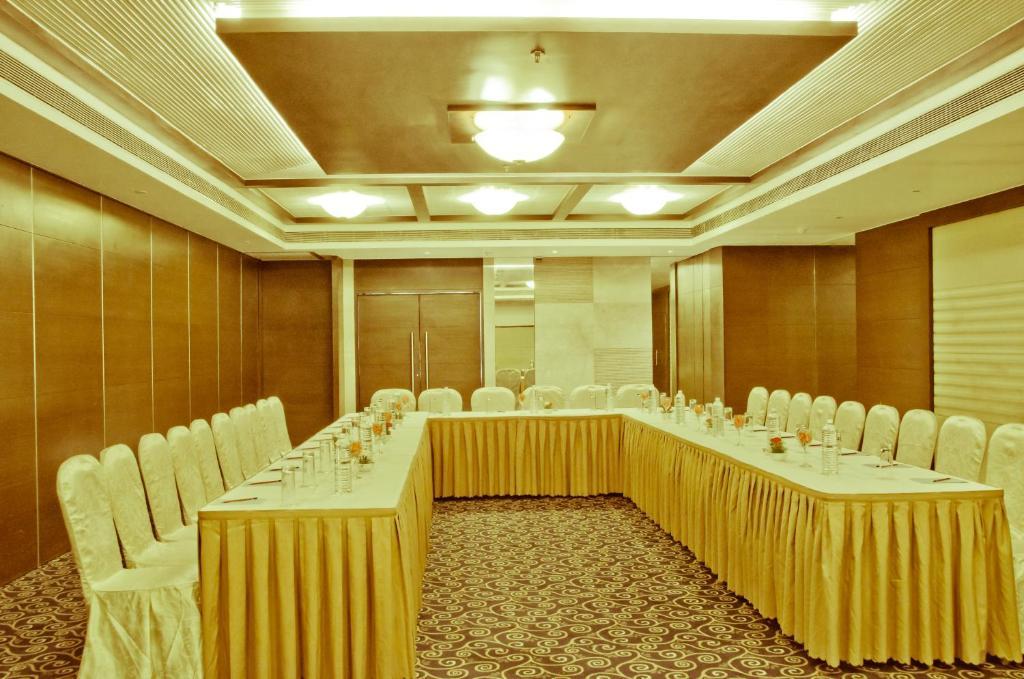 Ramee Grand Hotel And Spa, Pune Exterior photo