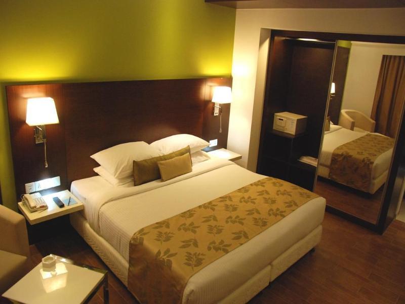 Ramee Grand Hotel And Spa, Pune Exterior photo