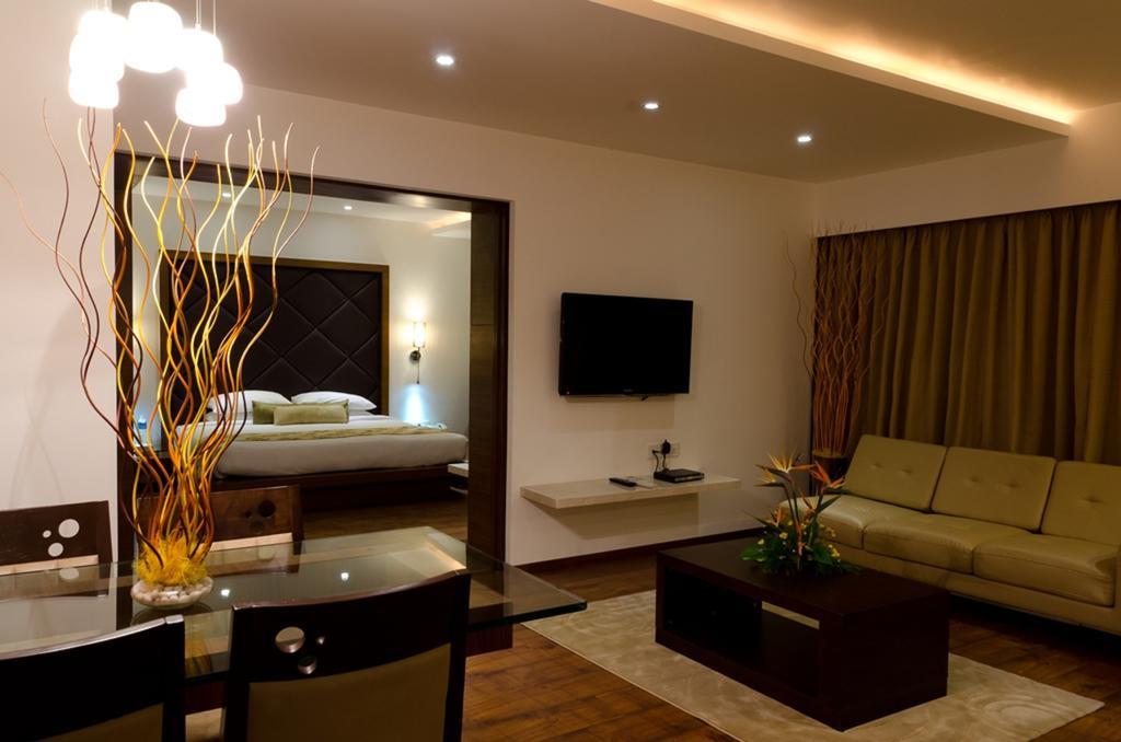 Ramee Grand Hotel And Spa, Pune Exterior photo
