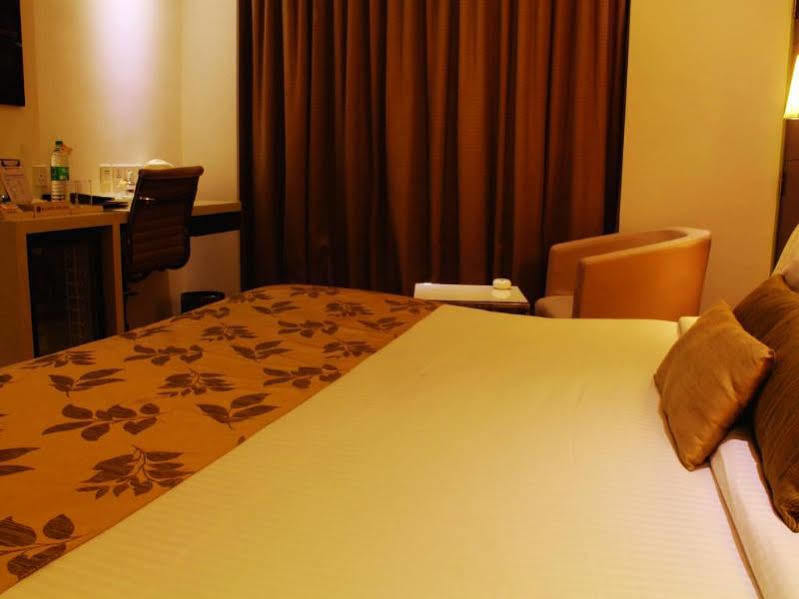Ramee Grand Hotel And Spa, Pune Exterior photo