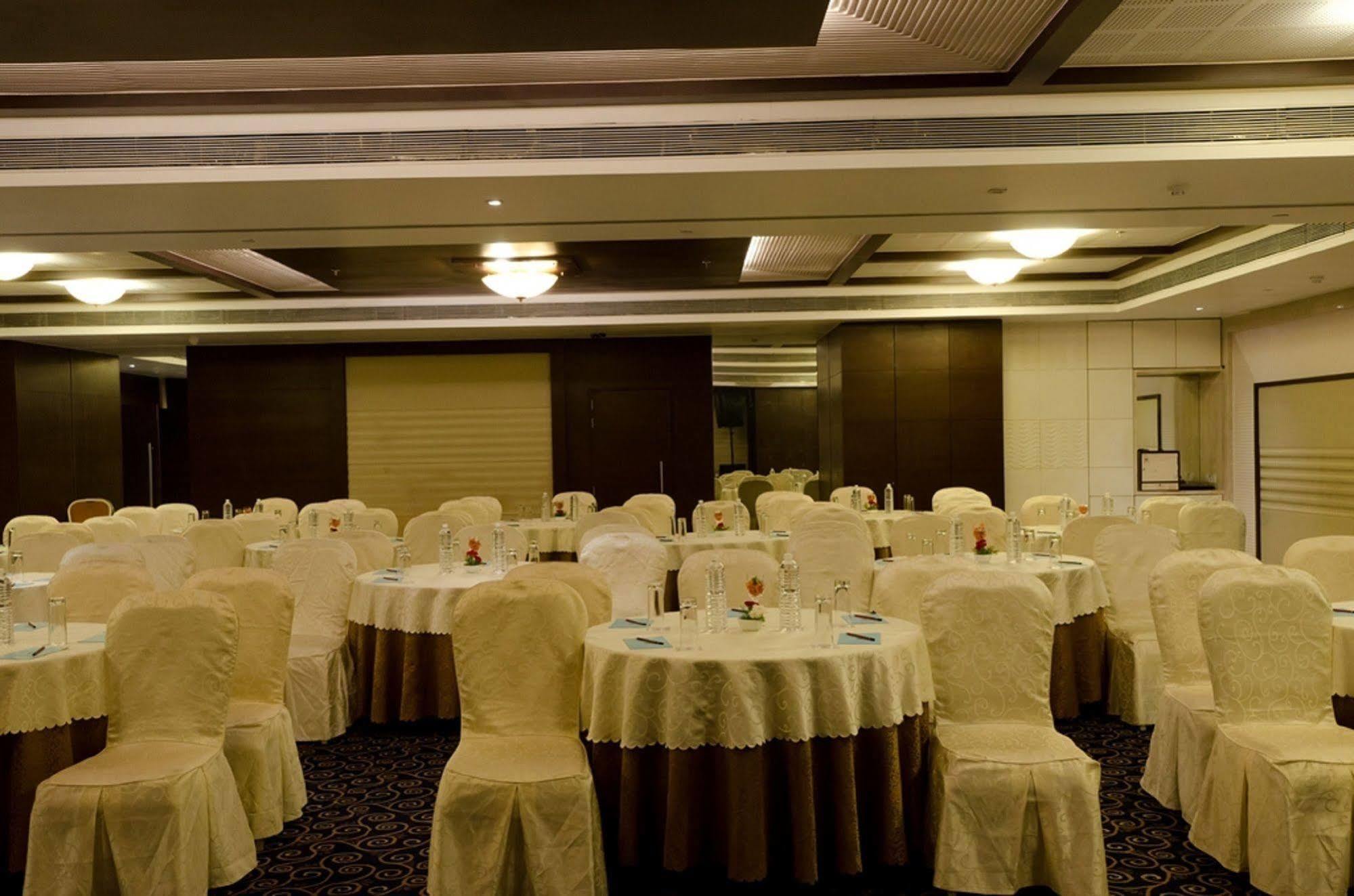 Ramee Grand Hotel And Spa, Pune Exterior photo