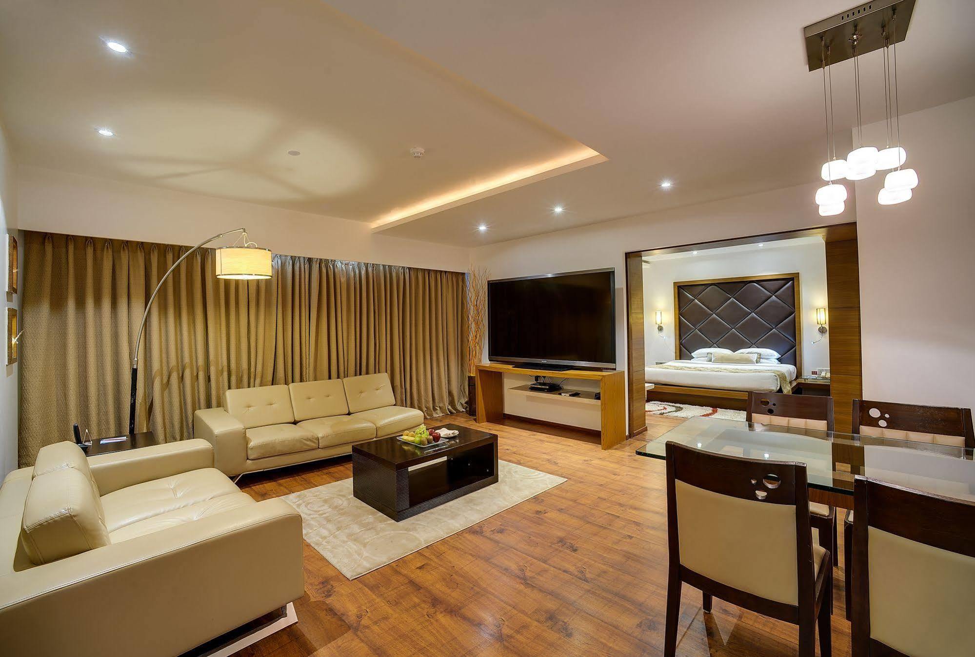 Ramee Grand Hotel And Spa, Pune Exterior photo