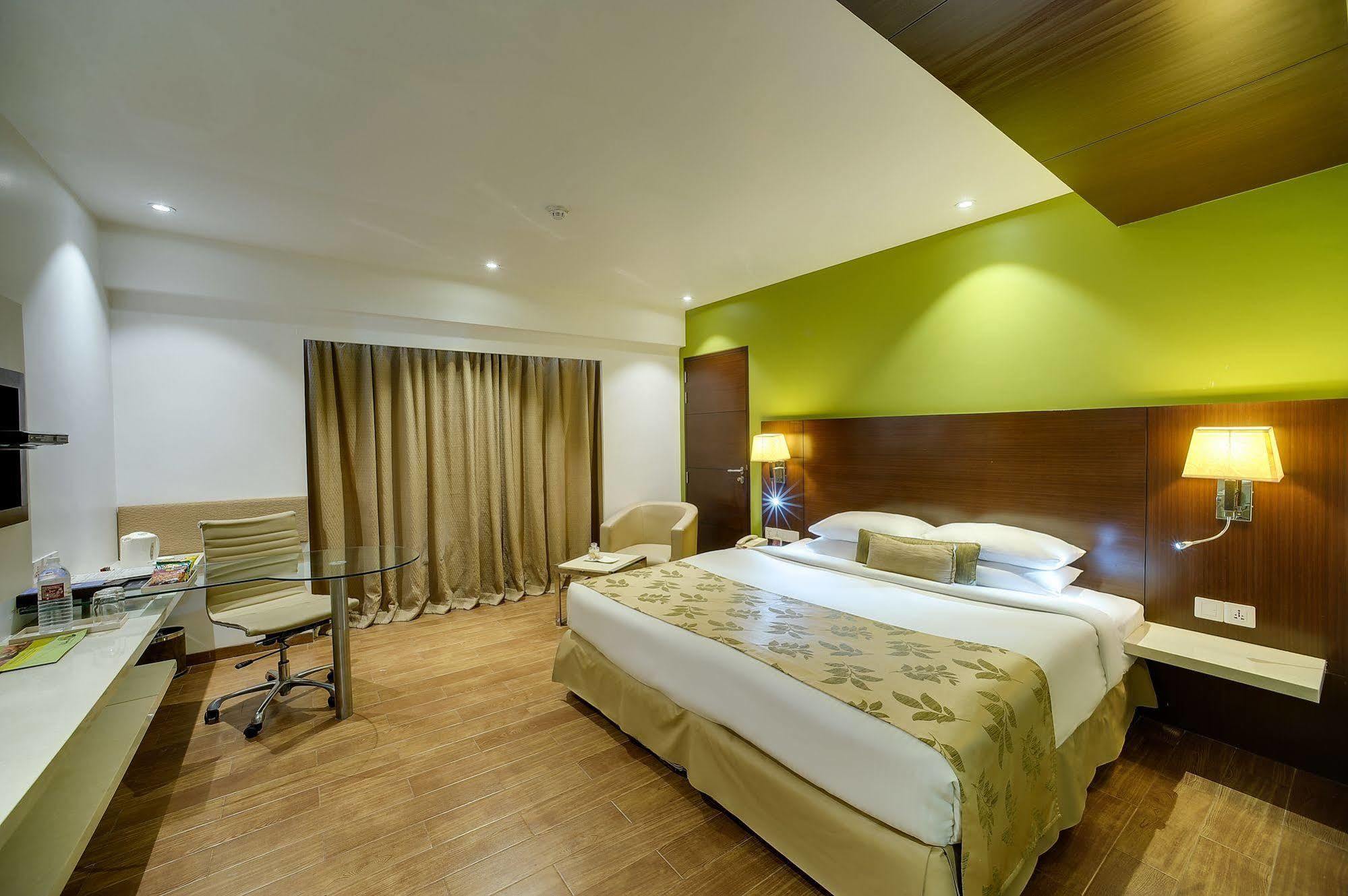 Ramee Grand Hotel And Spa, Pune Exterior photo