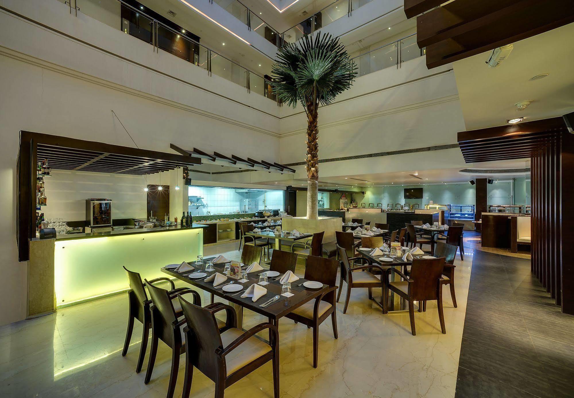Ramee Grand Hotel And Spa, Pune Exterior photo